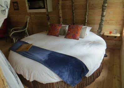 Imagen secundaria 1 - Txantxagorri, habitación de la cabaña Alaia y cabaña Elaia.