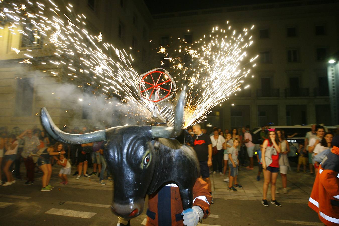 El toro de fuego, en al calle Mateo de Moraza