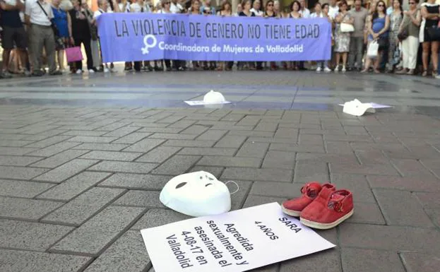 Concentración en Valladolid en recuerdo de la niña fallecido.