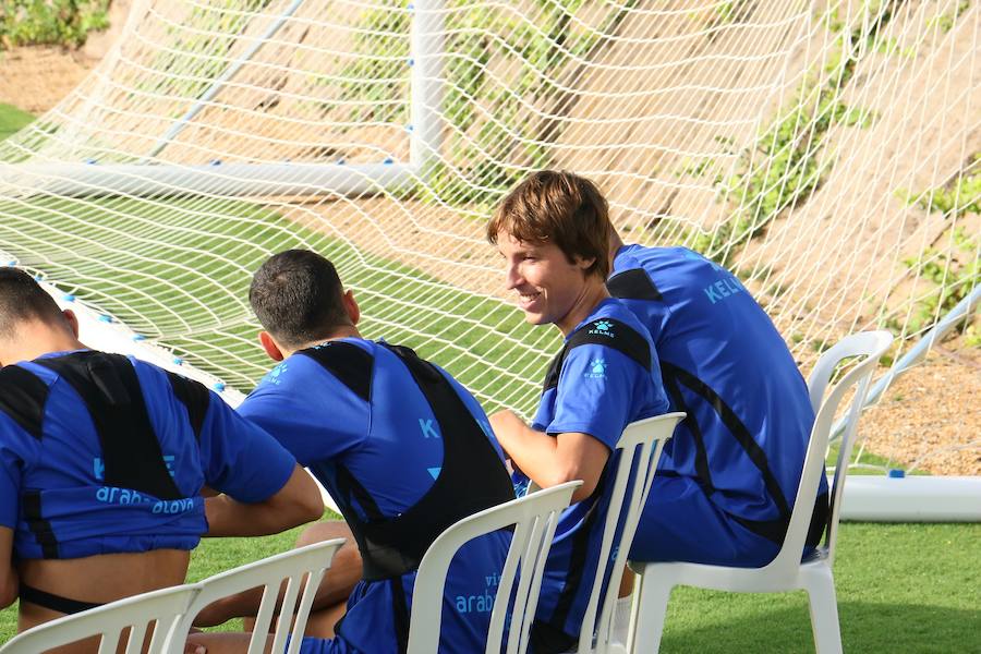 Entrenamiento del Deportivo Alavés en su concentración de pretemporada en Algorfa