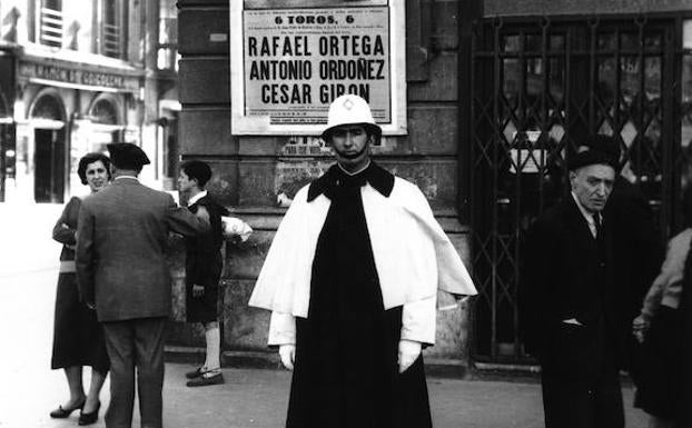 Ordóñez en un cartel taurino bilbaíno de 1955. 