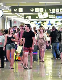 Imagen secundaria 2 - Por tierra, mar y aire. Las autoridades baleares admiten que este verano «ya no cabe un alfiler» en las islas.