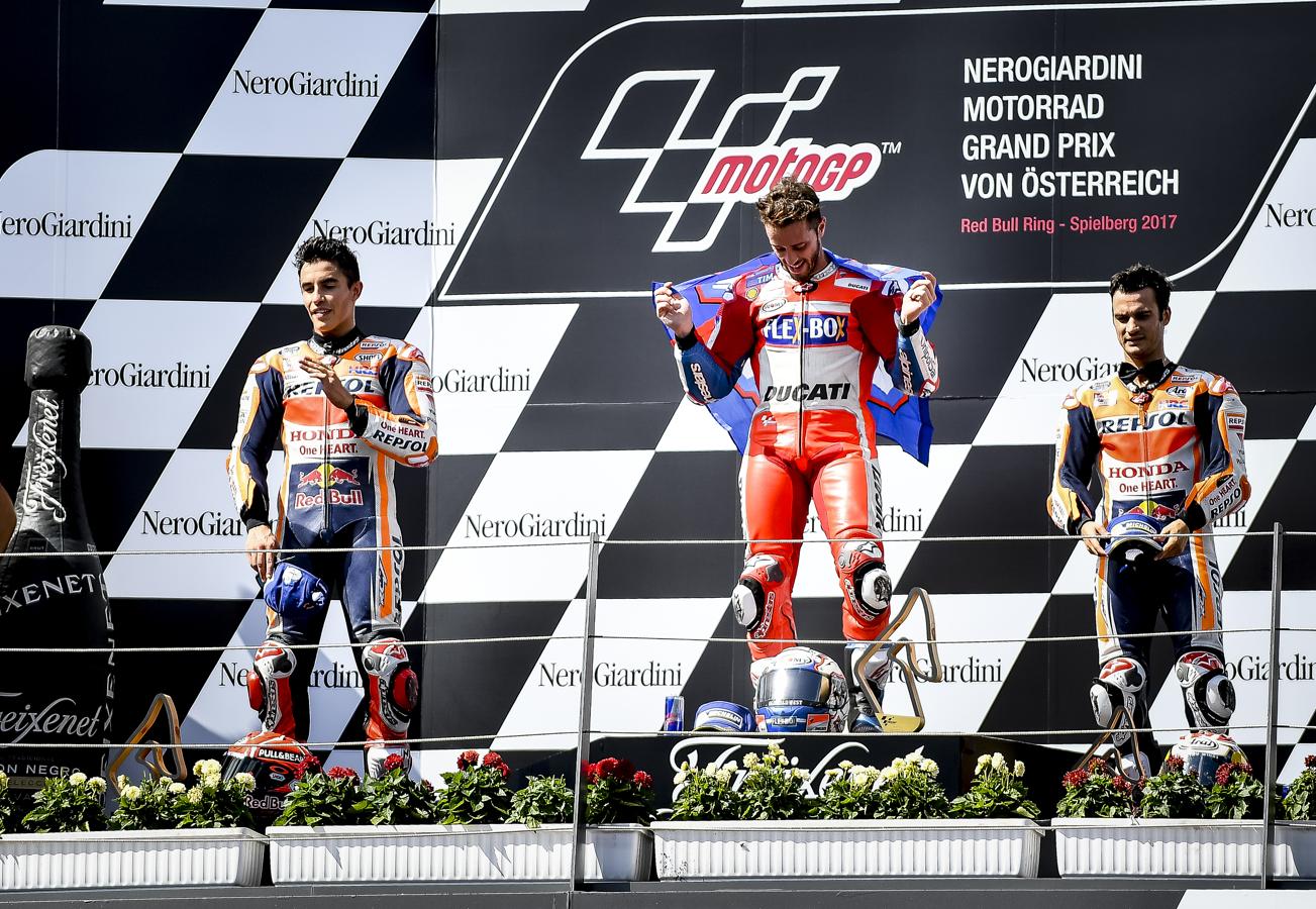 El podio de Moto GP, compuesto por Pedrosa, Márquez y Dovizioso. 