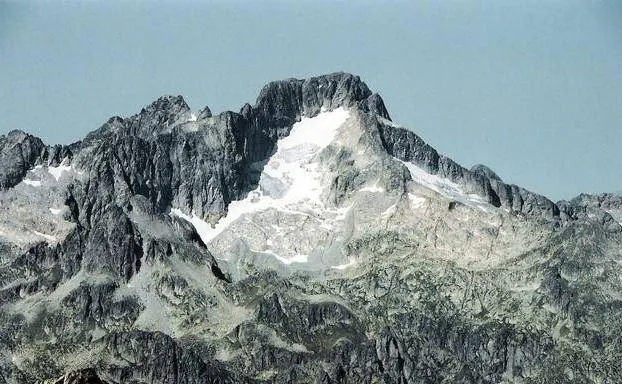 El Balaitous es el tresmil más occidental del Pirineo, una montaña tan escarpada como peligrosa.
