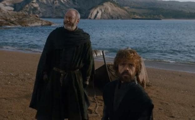 Ser Davos y Tyrion llegan a una cala de Desembarco del Rey, la escena rodada en Barrika.