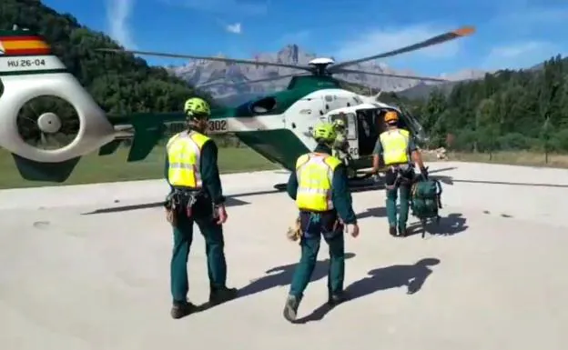 El helicóptero de la Guardia Civil se acerca al Balaitous, la zona adonde se encaminó el montañero de Aretxabaleta.