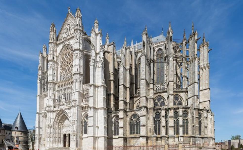 Plano general de la catedral, que da idea de sus dimensiones colosales. 