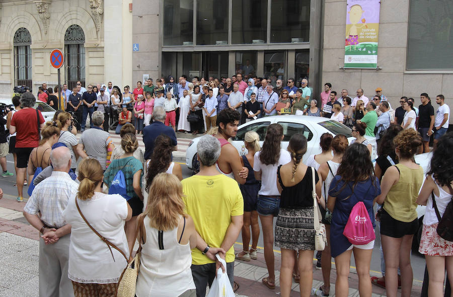 CEUTA GUARDA CINCO MINUTOS DE SILENCIO EN SEÑAL CONDENA DEL TERRORISMO.