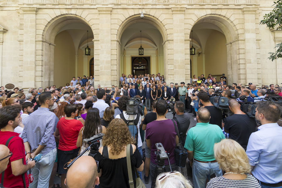 MINUTO DE SILENCIO EN SEVILLA.