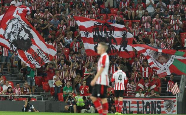 La grada de San Mamés durante el encuentro ante el Panathinaikos.