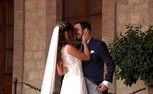 Alberto Garzón y Anna Ruiz se dan el 'sí quiero'