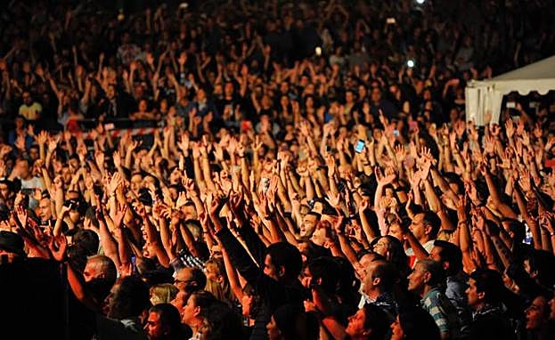 El público cantó sin descanso las canciones de Carlos Tarque.