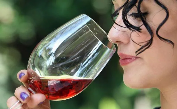 No, no es bueno para la salud beber una copa de vino al día