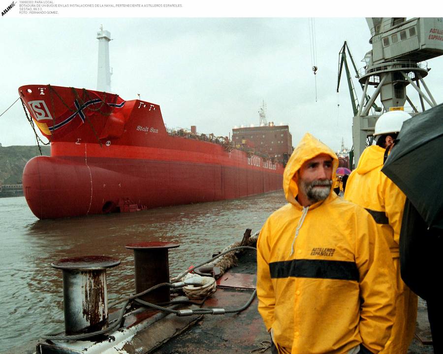 Botadura de un barco mercante en el astillero en 1999. 