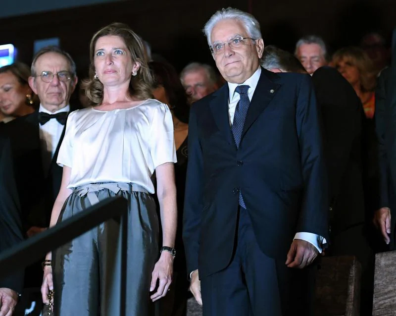 El presidente italiano Sergio Mattarella (d) y su hija Laura. 