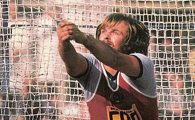 Imagen principal - Yuri Sedykh (martillo masculino en 1986), Marita Koch (400m en 1985) y Galina Chystiakova (longitud femenino en 1988).