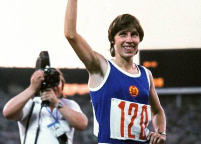 Imagen secundaria 1 - Yuri Sedykh (martillo masculino en 1986), Marita Koch (400m en 1985) y Galina Chystiakova (longitud femenino en 1988).