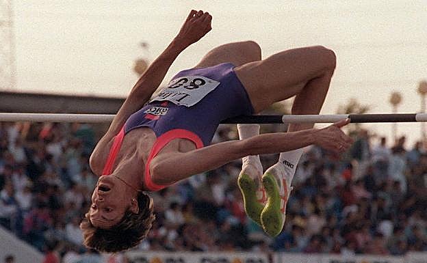 Imagen principal - Stefka Kostadinova (altura femenino en 1987), el equipo 4x100 femenino de la URSS (1988) y Jarmila Kratochvilova (800m. femenino en 1983).