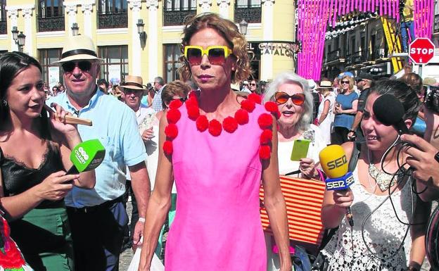 Ágatha Ruiz de la Prada, con un vestido de inspiración goyesca.