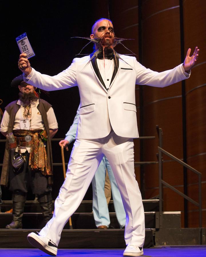 Jason Kiley fue el ganador del estilo libre de barba completa en el campeonato Remington Beard Boss Mundial Beard & Mustache celebrada en el Centro de Long Performing Arts en Austin, Texas.