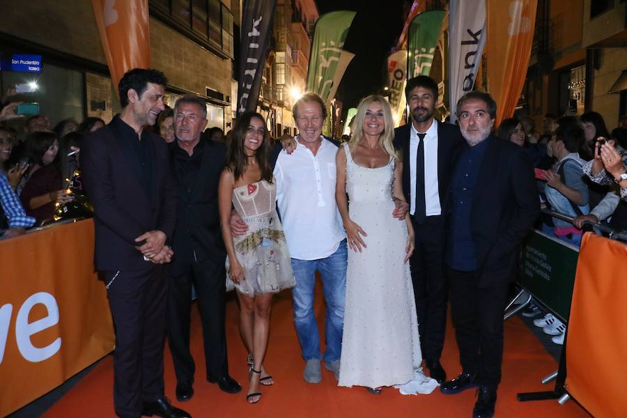 &#039;El Ministerio del tiempo&#039;, pasa por la alfombra naranja de Vitoria