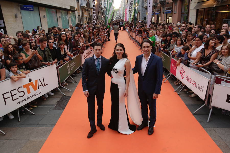 &#039;Velvet Colección&#039; desata la locura en la alfombra naranja del FesTVal