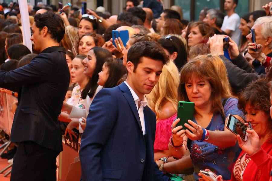 &#039;Velvet Colección&#039; desata la locura en la alfombra naranja del FesTVal