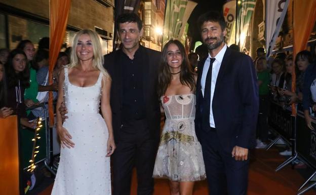 Parte del elenco de 'El Ministerio del tiempo', en Vitoria. 