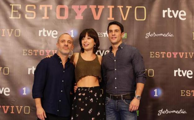 Javier Gutiérrez, Anna Castillo y Alejo Sauras, protagonistas de 'Estoy vivo'. 