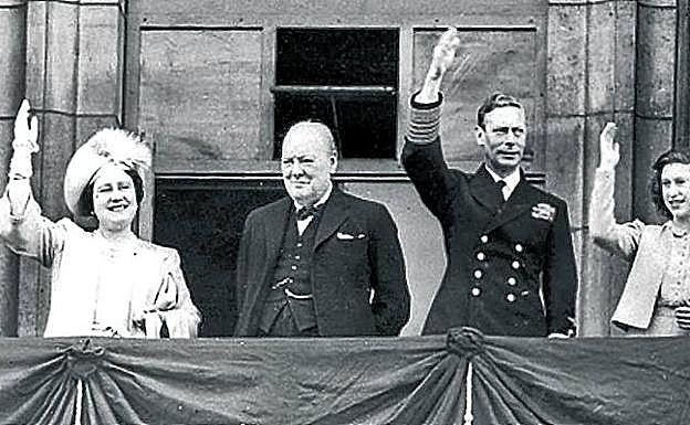 Con la familia real, en un balcón del palacio Buckinham.