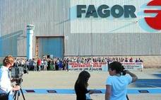 Imagen de un concentración de trabajadores de Fagor CNA. 