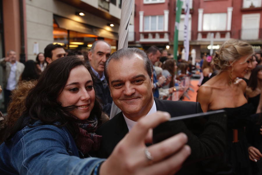 Las fotos de la alfombra naranja de la gala de clausura del FesTVal