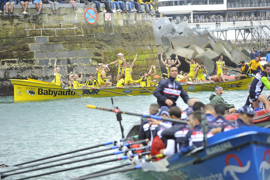 Los 'aguiluchos' con una sensacional actuación en 'popare' remontan los diez segundos de desventaja que tenía sobre Urdaibai