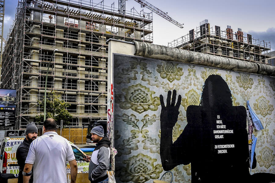 El muro de la ciudad alemana fue derribado en 1989 y hoy, aún guarda restos de lo que fue.