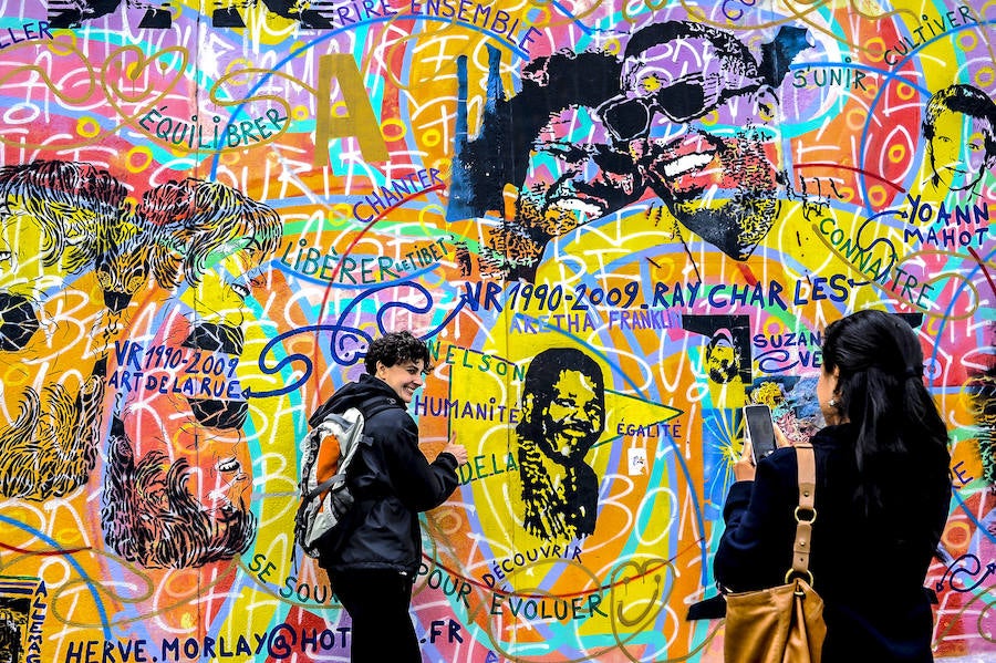 El muro de la ciudad alemana fue derribado en 1989 y hoy, aún guarda restos de lo que fue.