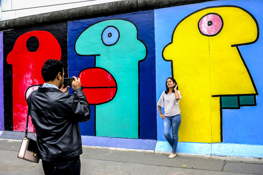 El muro de la ciudad alemana fue derribado en 1989 y hoy, aún guarda restos de lo que fue.