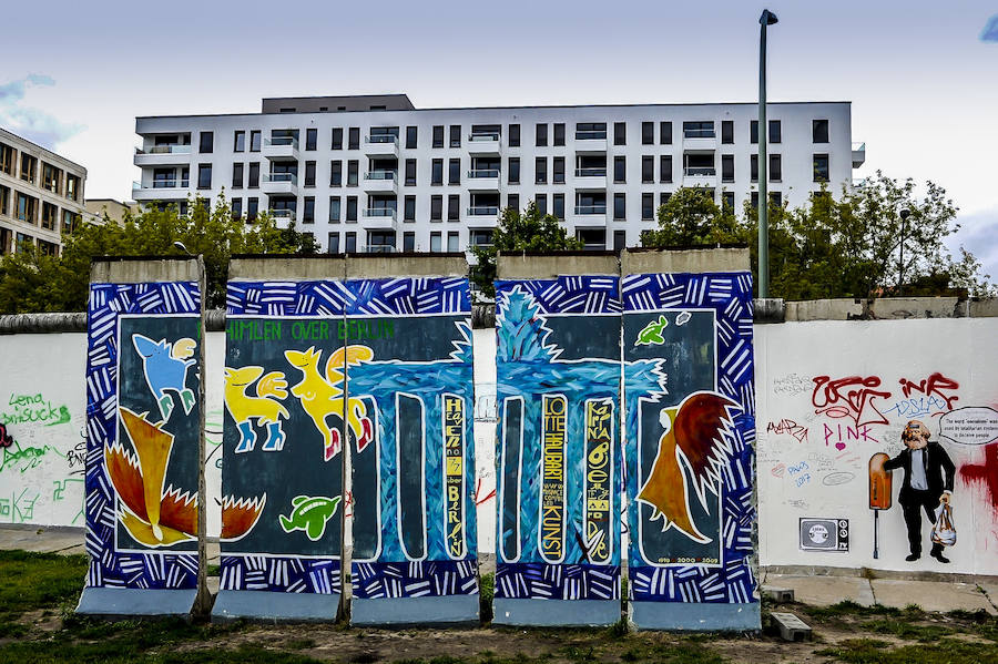 El muro de la ciudad alemana fue derribado en 1989 y hoy, aún guarda restos de lo que fue.