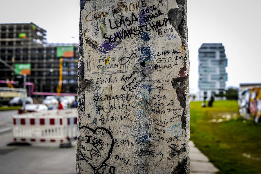 El muro de la ciudad alemana fue derribado en 1989 y hoy, aún guarda restos de lo que fue.