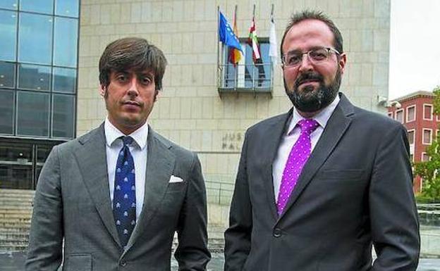 Javier Zaragoza y Jorge Bermúdez, fiscales especialistas en Criminalidad Informática en Gipuzkoa)