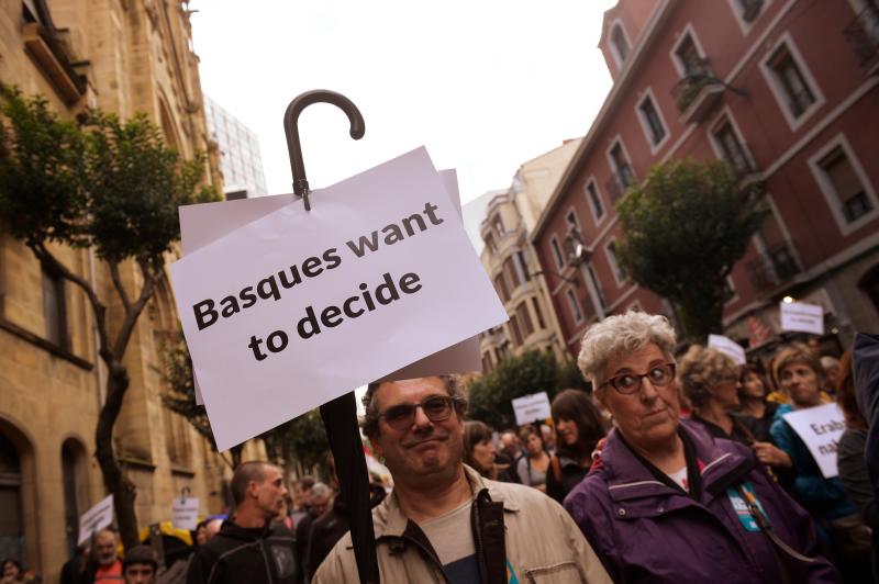 Miles de personas secundan la movilización de Gure Esku Dago en Bilbao