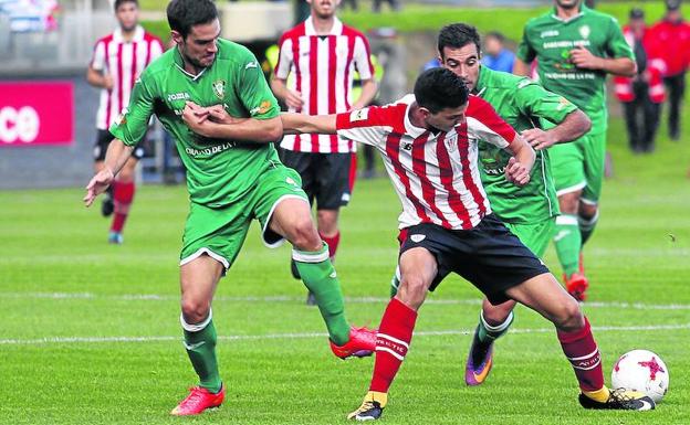 Bilbao Athletic y Gernika empataron en un intenso duelo en la factoría rojiblanca.