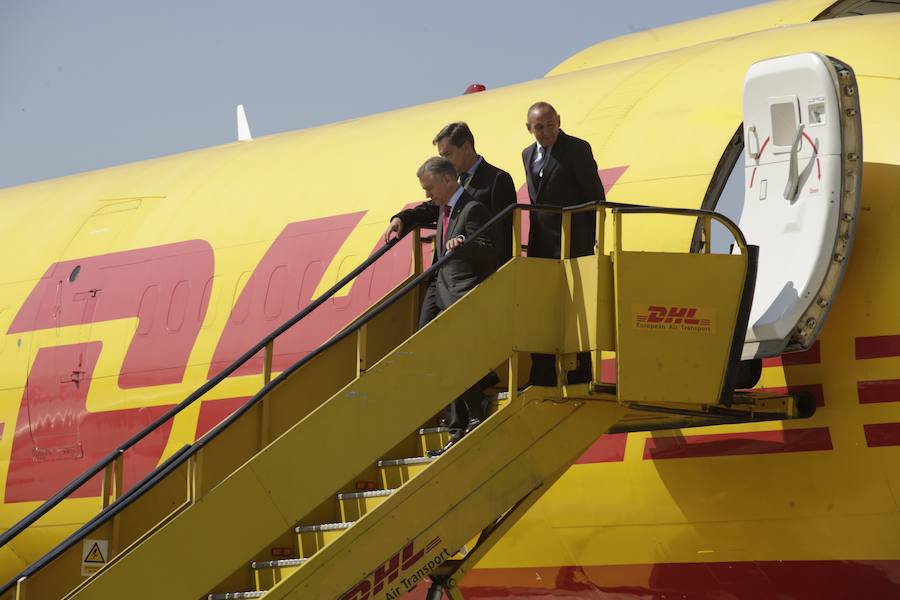 El acto ha contado con la presencia de casi doscientos invitados del mundo empresarial e institucional vasco. Entre ellos, el director general en España de DHL European Air Transport, Jesús Sánchez, y del director general en España de DHL Express, Miguel Borrás, así como de una nutrida representación institucional encabezada por el lehendakari, Iñigo Urkullu. Han estado también la consejera de Desarrollo Económico e Infraestructuras, Arantxa Tapia; el delegado del Gobierno en Euskadi, Javier de Andrés; el diputado general de Álava, Ramiro González; y el alcalde de Vitoria, Gorka Urtaran. 