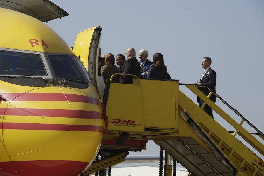 El acto ha contado con la presencia de casi doscientos invitados del mundo empresarial e institucional vasco. Entre ellos, el director general en España de DHL European Air Transport, Jesús Sánchez, y del director general en España de DHL Express, Miguel Borrás, así como de una nutrida representación institucional encabezada por el lehendakari, Iñigo Urkullu. Han estado también la consejera de Desarrollo Económico e Infraestructuras, Arantxa Tapia; el delegado del Gobierno en Euskadi, Javier de Andrés; el diputado general de Álava, Ramiro González; y el alcalde de Vitoria, Gorka Urtaran. 