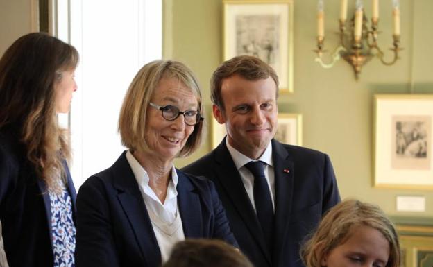 La ministra de Culturam francesa, Françoise Nyssen, junto al presidente galo.