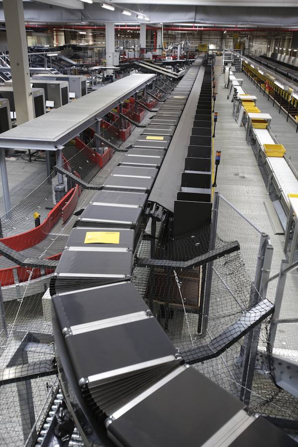 La empresa alemana ha dulpicado el tamaño de su centro logístico en el aeropuerto de Vitoria