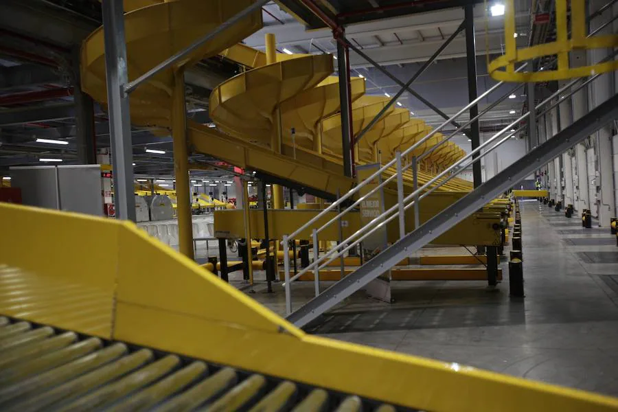 La empresa alemana ha dulpicado el tamaño de su centro logístico en el aeropuerto de Vitoria