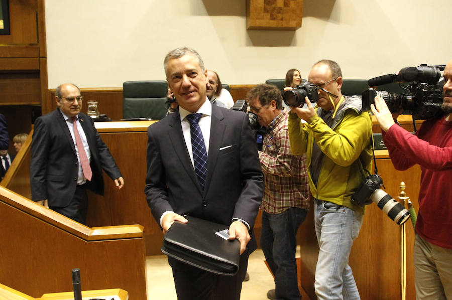 El lehendakari, Iñigo Urkullu, a su llegada al Parlamento de Vitoria.