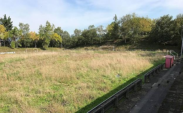 El campo de Zaratamo lleva varios años vacío por la falta de afición. 