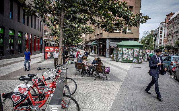 Aparcamiento de bicletas en la calle Egaña.