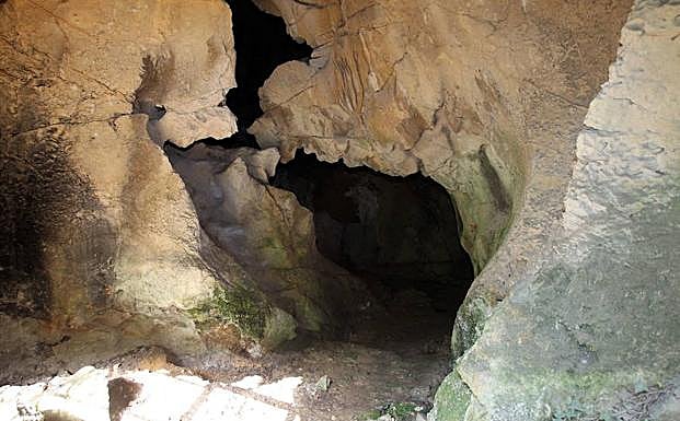 Entrada a la cueva de Askondo.